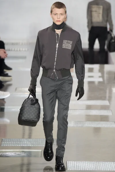 Look 10